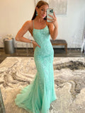 Vestido de fiesta largo de sirena con espalda descubierta y encaje verde menta