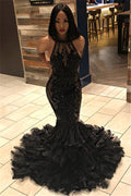 Langes schwarzes Ballkleid im Meerjungfrau-Stil mit Neckholder und offenem Rücken und Applikationen