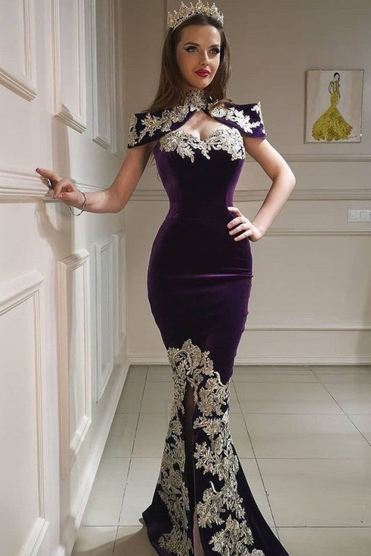 Langes Meerjungfrau-Ballkleid mit Stehkragen, Applikationen und Spitze, rückenfrei, aus Samt