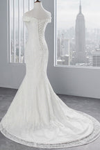 Vestido de novia largo de sirena con encaje y hombros descubiertos