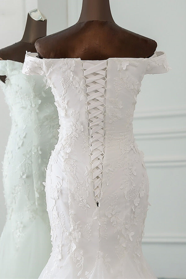 Vestido de novia largo de sirena con hombros descubiertos, encaje y apliques con cordones