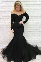 Langes, schulterfreies Ballkleid aus Spitze im Meerjungfrauenstil mit Ärmeln