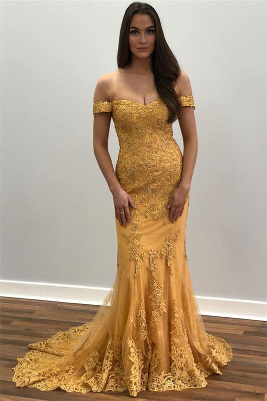 Langes, schulterfreies Ballkleid aus Spitze in Gold im Meerjungfrauenstil