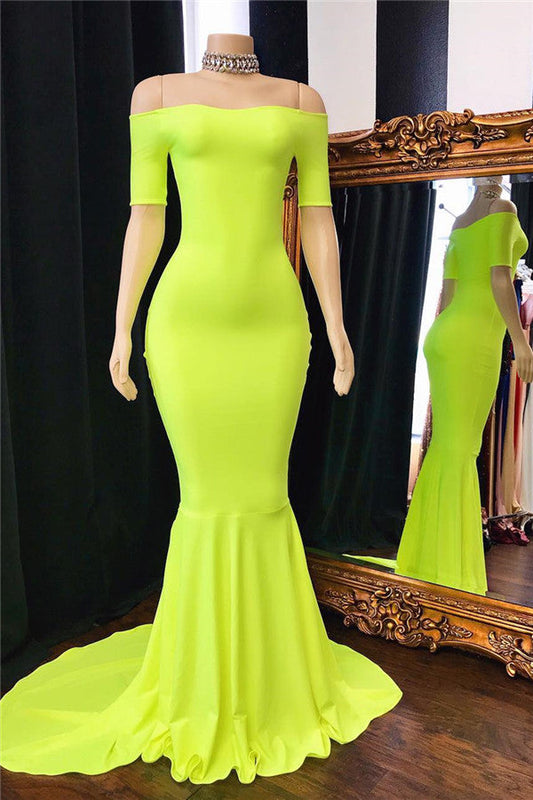 Langes schulterfreies Ballkleid im Meerjungfrauenstil mit kurzen Ärmeln