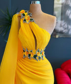 Langes Meerjungfrau-Ballkleid mit One-Shoulder-Ausschnitt und Perlenbesatz im Tüllstil