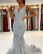 Vestido de fiesta largo de sirena con espalda abierta, escote en V y tul con encaje