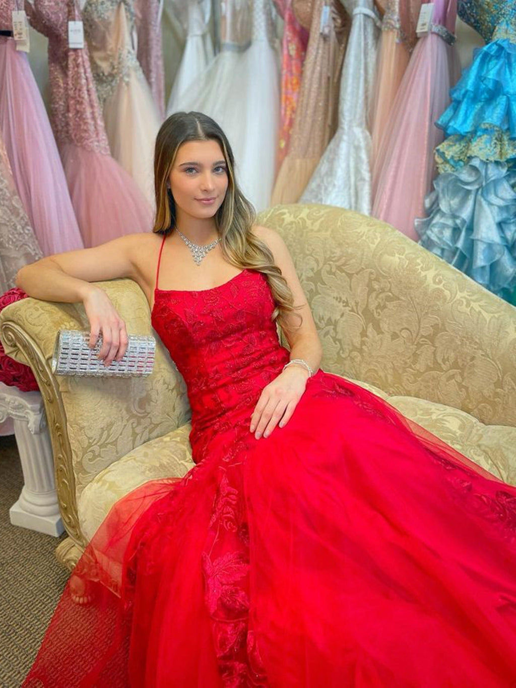 Langes Meerjungfrau-Spaghettiträger-Tüll-Spitze-Ballkleid mit offenem Rücken in Rot