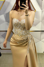 Vestidos de fiesta formales de satén con escote en forma de corazón, sirena y abertura