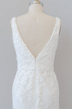 Vestido de novia largo de sirena con escote en V y apliques de tul y encaje