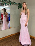 Langes Meerjungfrau-Abendkleid mit V-Ausschnitt und rückenfreiem Spitzenabschlussballkleid in Rosa
