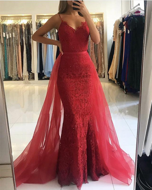 Langes Meerjungfrau-Ballkleid mit V-Ausschnitt und Spitze und Tüllschleppe