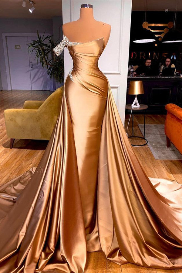 Langes schulterfreies Meerjungfrauen-Ballkleid mit Überrock und Rüschen