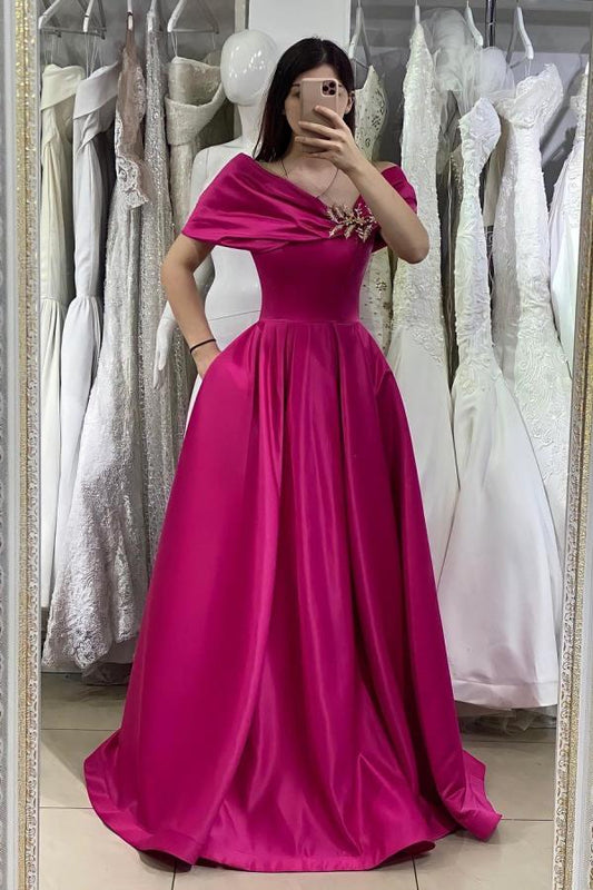 Langes, schulterfreies A-Linien-Ballkleid aus Satin mit Taschen