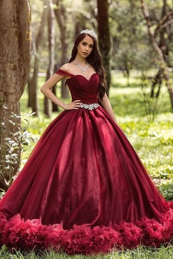 Vestido de novia largo de tul con hombros descubiertos y corte princesa