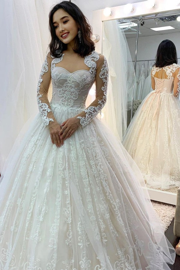 Vestido de novia largo de tul con mangas, espalda descubierta, encaje y apliques de corazón de princesa