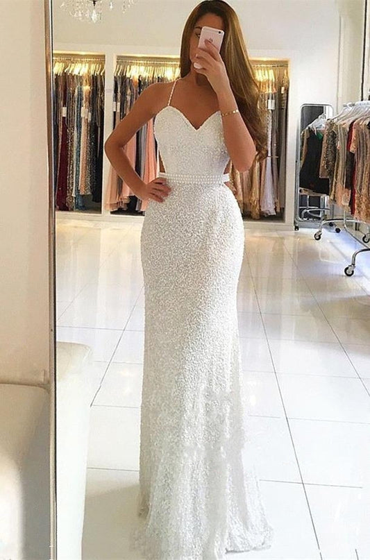 Langes, weißes Ballkleid mit Herzausschnitt und Perlen