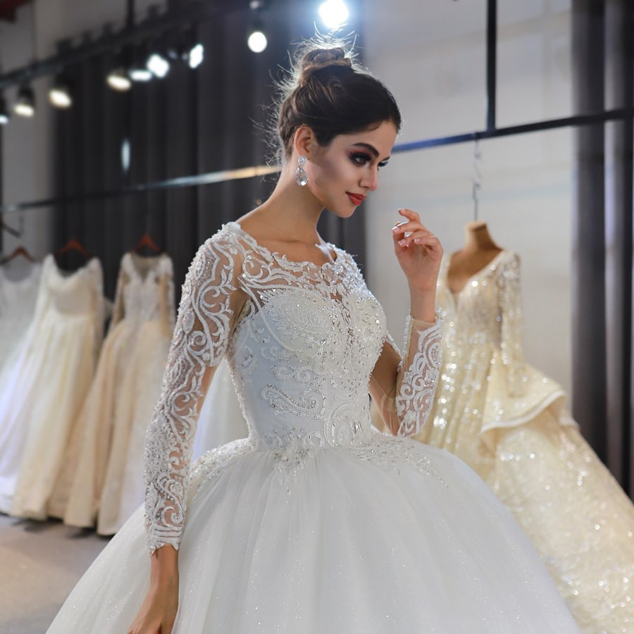 Vestido de novia de manga larga, corte en A, con escote barco, apliques de encaje y lentejuelas