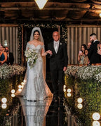 Langärmliges Meerjungfrau-Brautkleid mit schulterfreiem Tüll und Spitzenapplikationen