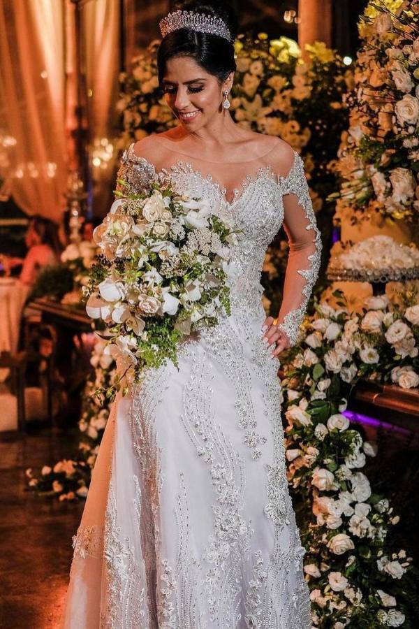 Langärmliges Meerjungfrau-Brautkleid mit schulterfreiem Tüll und Spitzenapplikationen