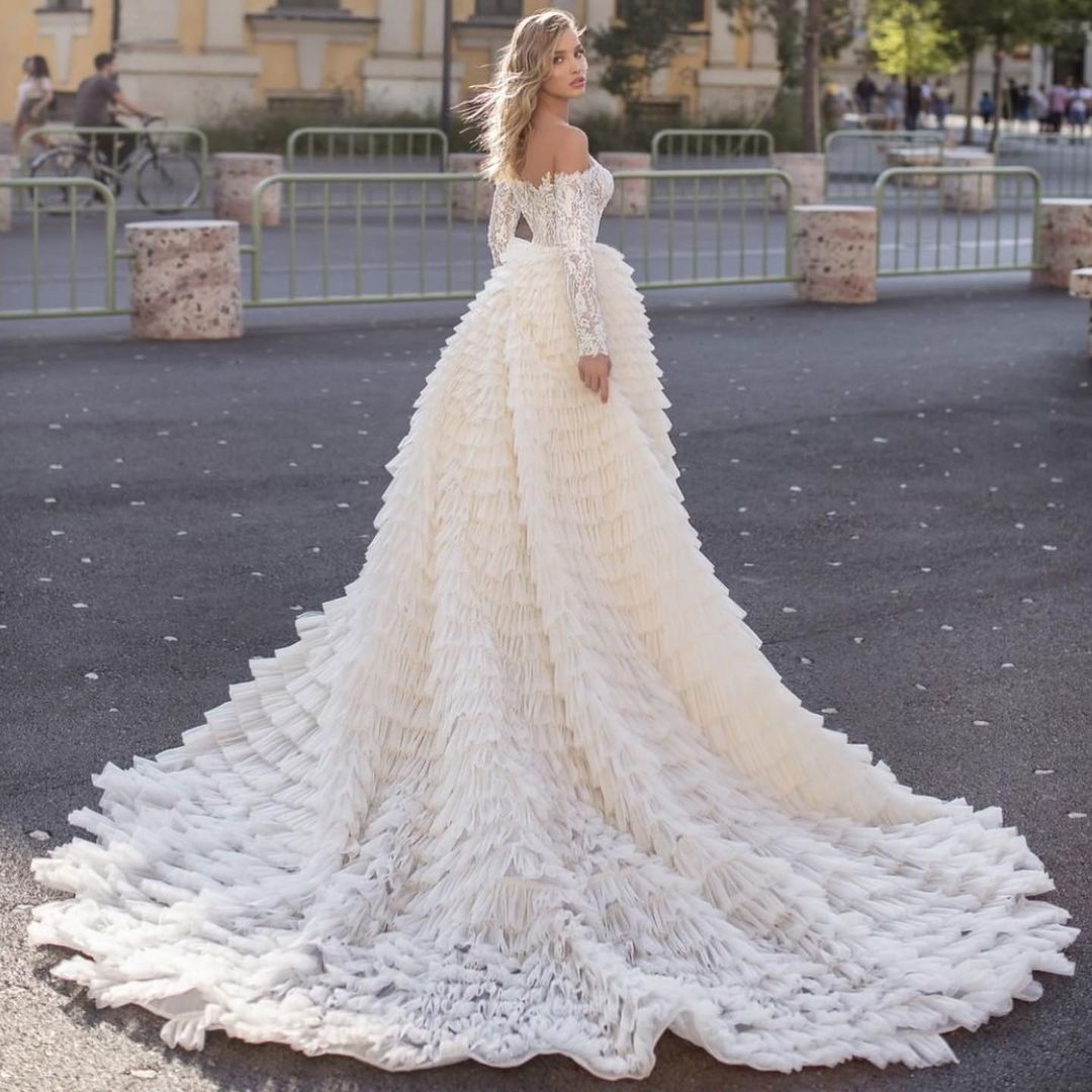 Langärmliges, schulterfreies Meerjungfrau-Brautkleid mit Schleppe