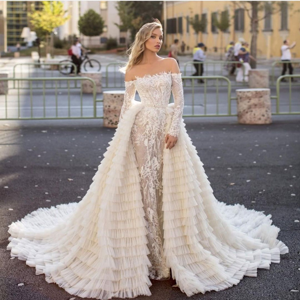 Langärmliges, schulterfreies Meerjungfrau-Brautkleid mit Schleppe