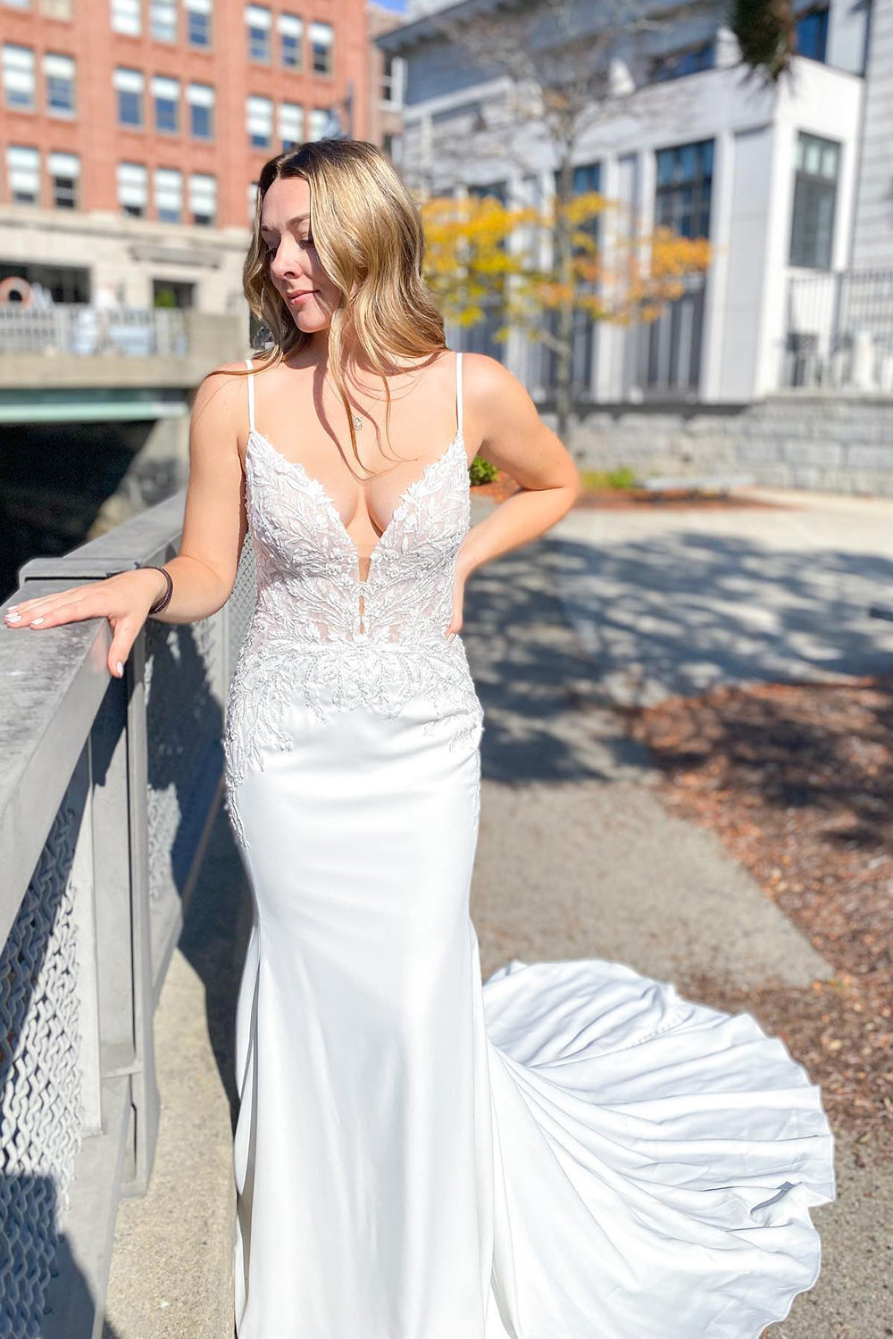 Langes Meerjungfrau-Brautkleid mit Herzausschnitt und Spitze und offenem Rücken