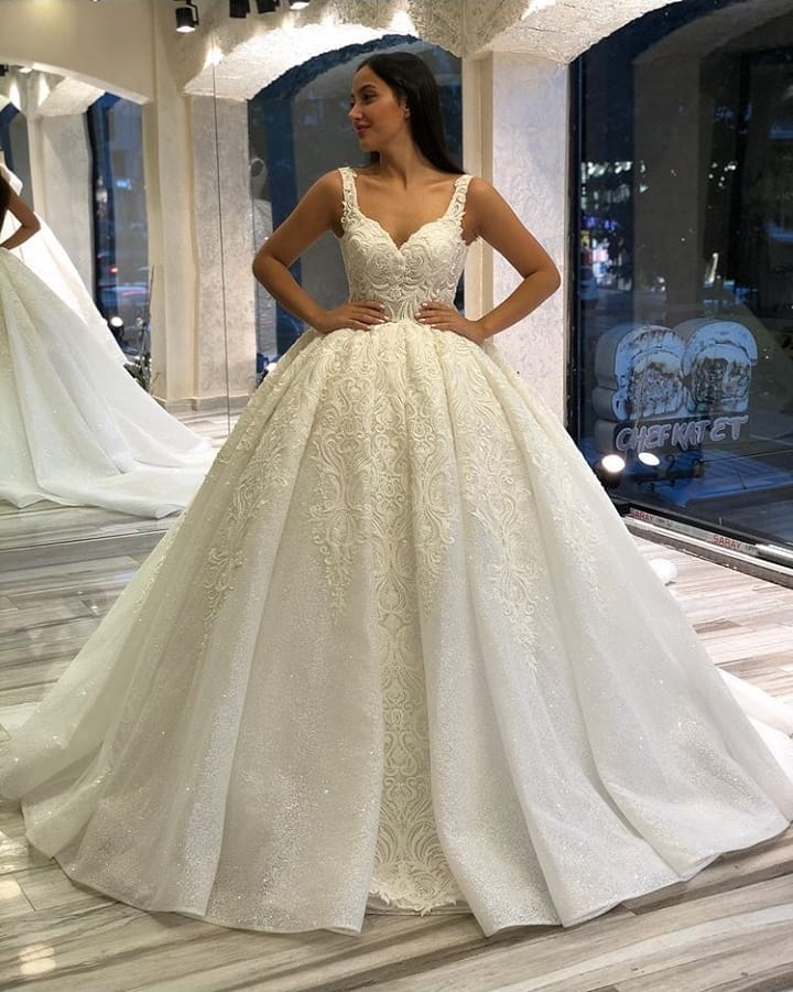 Vestido de novia largo con escote en forma de corazón, espalda descubierta, apliques de encaje y lentejuelas