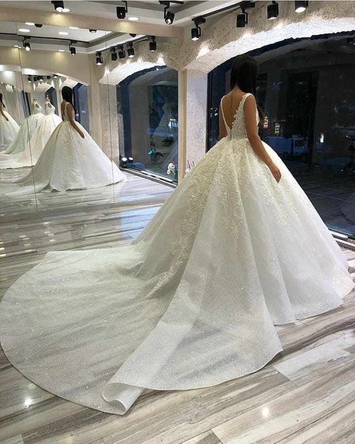Vestido de novia largo con escote en forma de corazón, espalda descubierta, apliques de encaje y lentejuelas