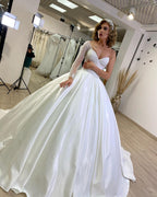 Langes Ballkleid-Brautkleid aus Satin mit Herzausschnitt und Rüschen und Ärmeln