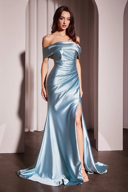 langes schulterfreies Abendkleid mit Schleppe