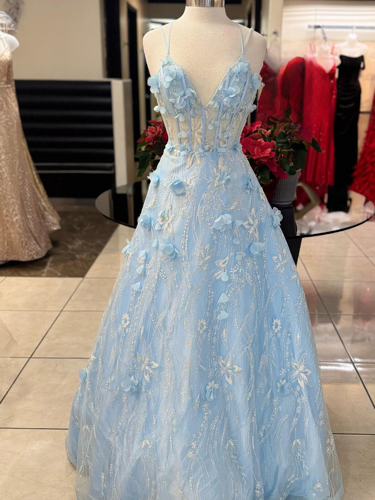 Luminea | Vestido de fiesta largo azul claro con encaje floral 3D, escote en V y corte A