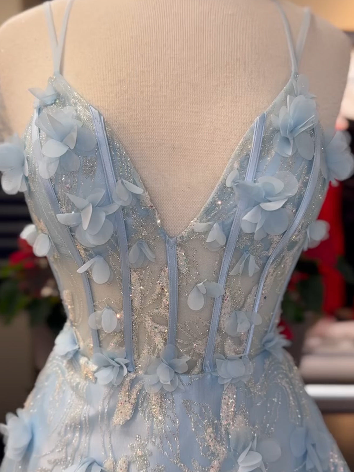 Luminea | Vestido de fiesta largo azul claro con encaje floral 3D, escote en V y corte A