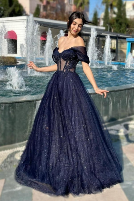 Luxuriöses schulterfreies, ärmelloses A-Linien-Ballkleid aus Tüll mit Applikationen
