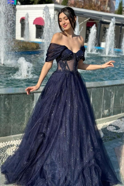 Luxuriöses schulterfreies, ärmelloses A-Linien-Ballkleid aus Tüll mit Applikationen