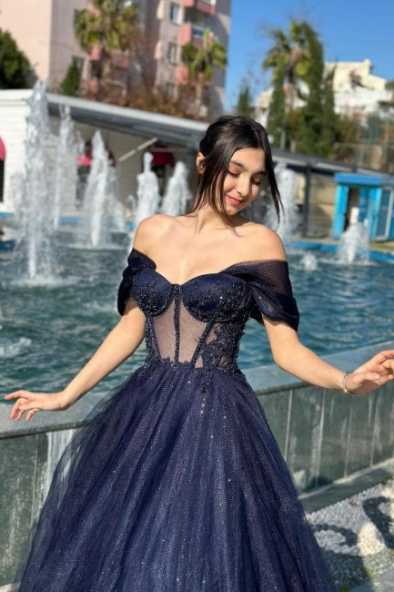 Luxuriöses schulterfreies, ärmelloses A-Linien-Ballkleid aus Tüll mit Applikationen