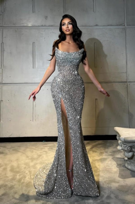 Luxuriöses, säulenförmiges, ärmelloses Ballkleid mit Pailletten und Schlitz
