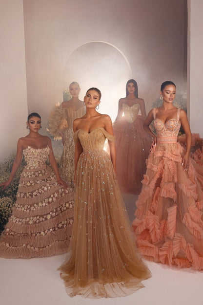Luxuriöses langes, schulterfreies, ärmelloses Ballkleid aus Tüll mit Perlenbesatz in A-Linie
