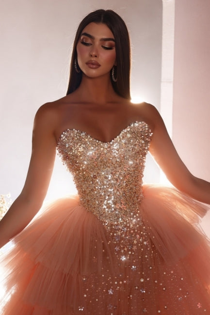Luxuriöses langes rosa A-Linien-Prinzessinnen-Ballkleid mit Perlenbesatz, Tüll und Perlen