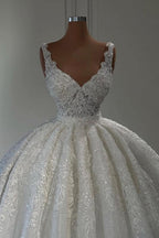 Vestidos de novia de lujo con tirantes finos, escote corazón, encaje y sin mangas