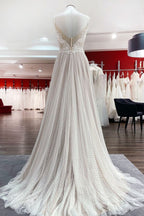 Vestido de novia de lujo largo de corte A con escote en V, tul, espalda abierta y encaje