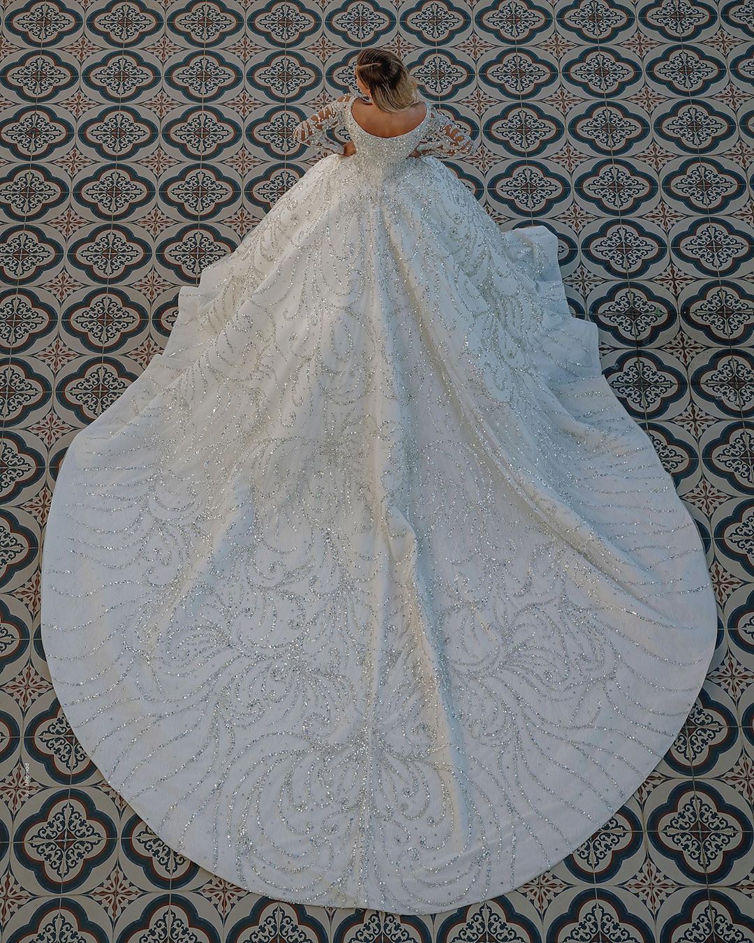 Luxuriöses langes Ballkleid mit Pailletten, schulterfrei, rückenfrei, Brautkleid mit Ärmeln