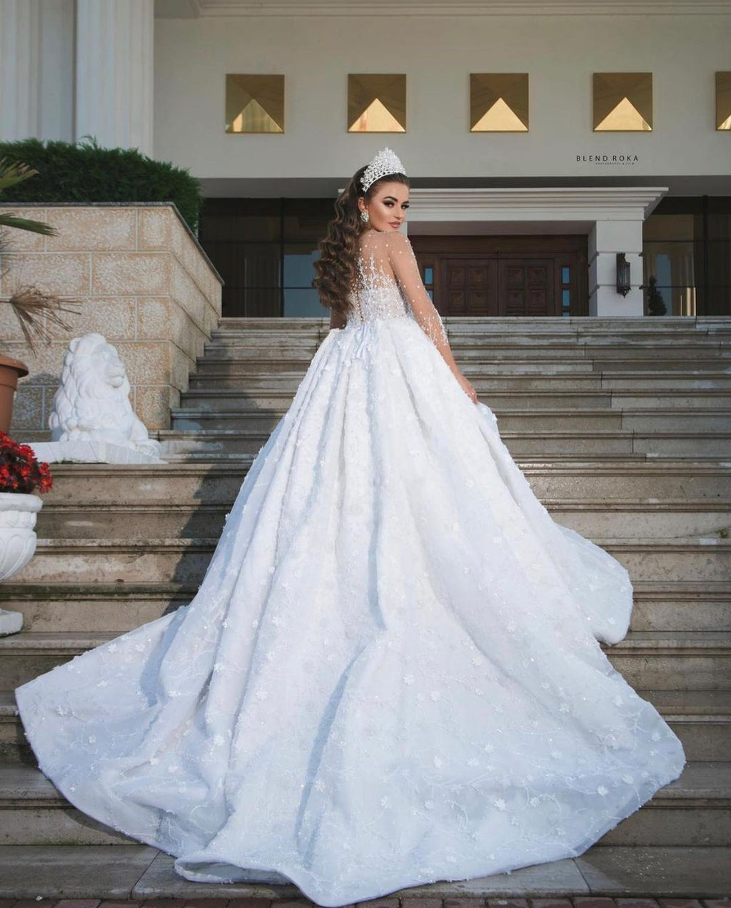 Luxuriöses langes Ballkleid mit süßen Perlen und Glitzer