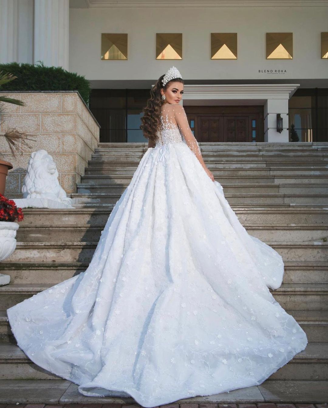 Luxuriöses langes Ballkleid mit süßen Perlen und Glitzer