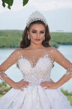 Luxuriöses langes Ballkleid mit süßen Perlen und Glitzer