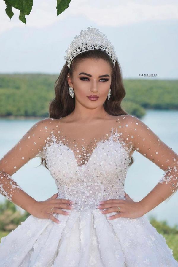 Luxuriöses langes Ballkleid mit süßen Perlen und Glitzer