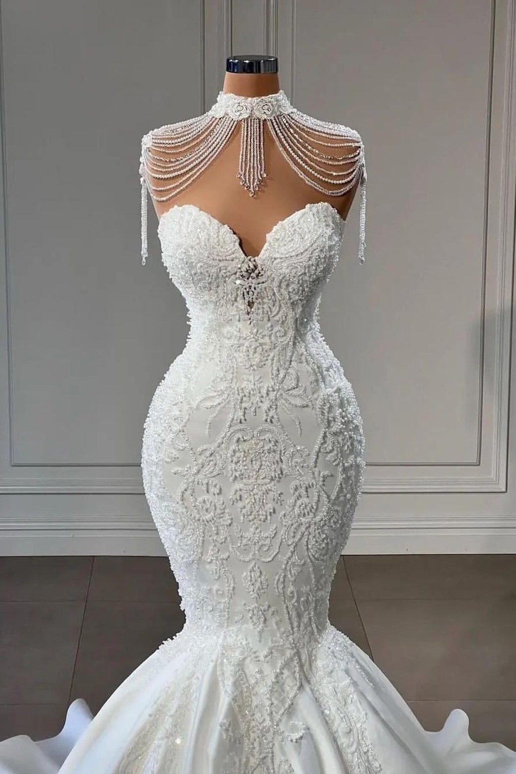 Luxuriöses langes Meerjungfrau-Brautkleid aus Spitze und Satin mit Herzausschnitt