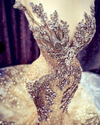 Vestido de fiesta de lujo de tul con escote en V y cuentas de sirena