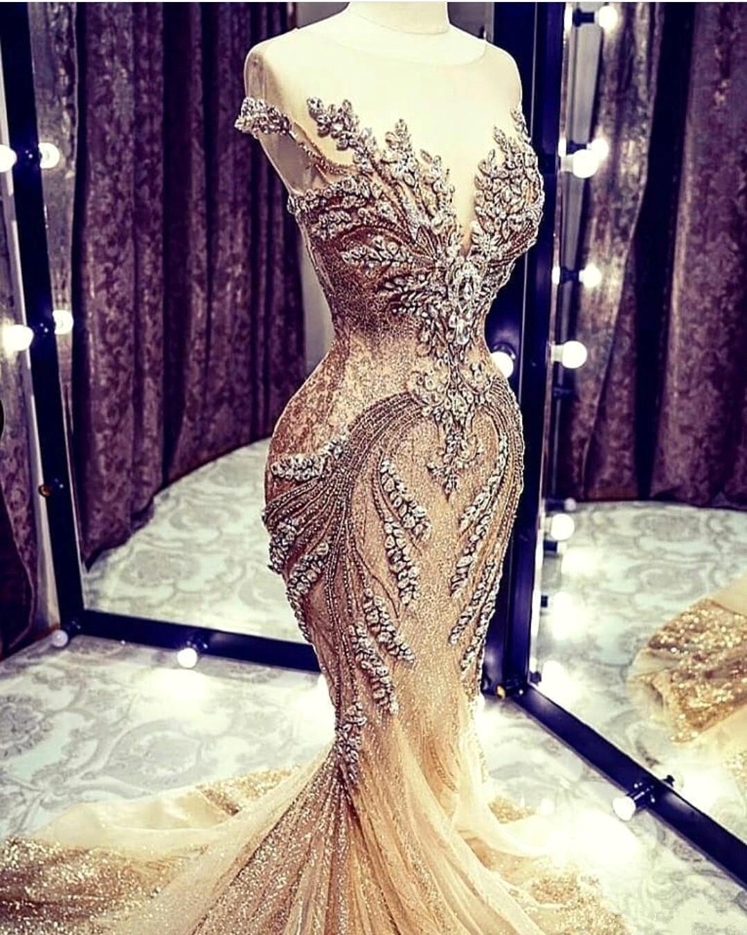 Vestido de fiesta de lujo de tul con escote en V y cuentas de sirena