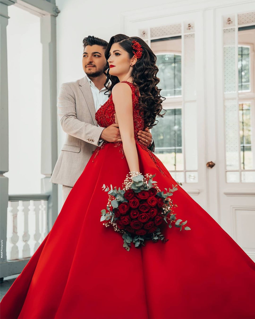 Vestidos de novia de lujo de satén princesa largo con escote en V y encaje