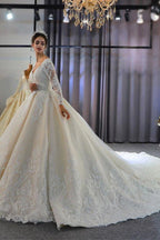 Luxuriöses Brautkleid im Prinzessinnen-Stil mit langen Ärmeln, tiefem V-Ausschnitt und Ballkleid für den Garten 